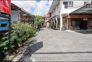 a cobblestone street in front of a building at PAS Residence Sam Ratulangi Airport Mitra RedDoorz in Mapanget