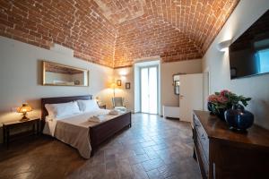 Postel nebo postele na pokoji v ubytování Cascina Baronina