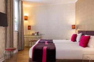 Postel nebo postele na pokoji v ubytování ATN Hôtel