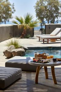 Bassein majutusasutuses Oscar Beachfront Suites - Adults Only või selle lähedal