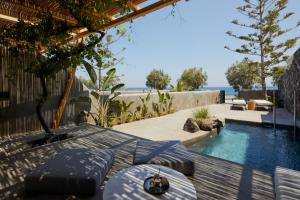 Bassein majutusasutuses Oscar Beachfront Suites - Adults Only või selle lähedal
