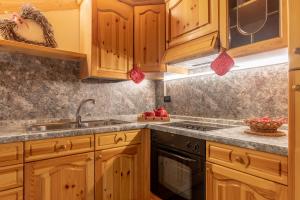 A kitchen or kitchenette at Residence Stella