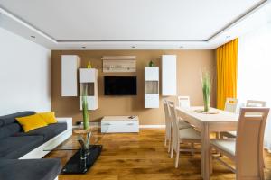 a living room with a couch and a dining room table at Apartament Lelewela in Częstochowa