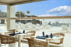 Royal Marina Suites Boutique Hotel - Adults Only餐厅或其他用餐的地方