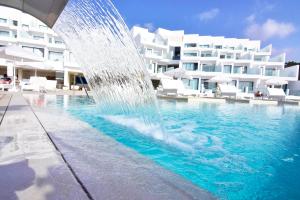 Royal Marina Suites Boutique Hotel - Adults Only内部或周边的泳池