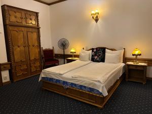 Postel nebo postele na pokoji v ubytování Éllő Residence