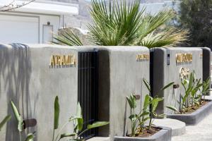 Foto sihtkohas Perivolos asuva majutusasutuse Oscar Beachfront Suites - Adults Only galeriist