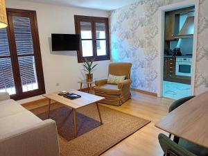 a living room with a couch and a table at Apartamentos Callejón de Recogidas 2 in Toledo