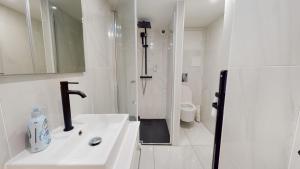 Kúpeľňa v ubytovaní Appartements modernes avec véranda