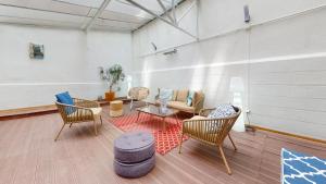 Posedenie v ubytovaní Appartements modernes avec véranda