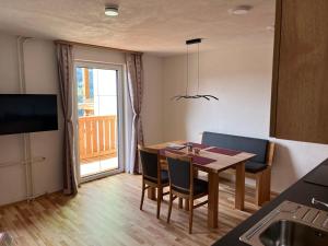 Μια τηλεόραση ή/και κέντρο ψυχαγωγίας στο Appartements-Restaurant Schwaiger