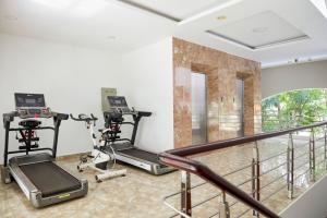 The fitness centre and/or fitness facilities at Khang Thịnh Hotel Long Thành