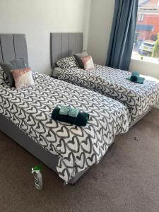 two twin beds in a room at Blackpool Holiday Home - Forshaw House in Blackpool