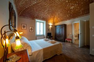 Postel nebo postele na pokoji v ubytování Cascina Baronina