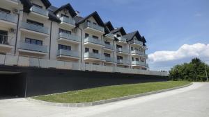 a large apartment building on the side of a road at Widokowy 2 in Sandomierz