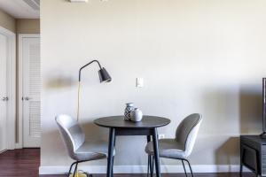 Gallery image of Mountain View 1BR w Gym Pool nr Shops Transit SFO-385 in Mountain View