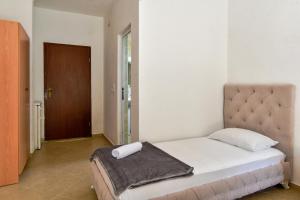 Легло или легла в стая в Vacation Flat w Balcony 5 min to Beach in Ulcinj