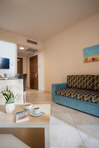 Гостиная зона в Molos Bay Hotel