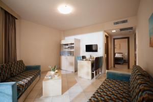 Χώρος καθιστικού στο Molos Bay Hotel