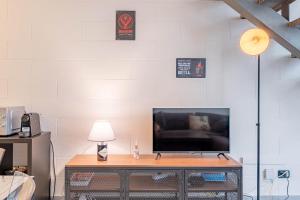 TV a/nebo společenská místnost v ubytování Splendido loft Dergano M3