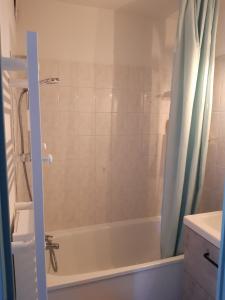 Ένα μπάνιο στο Appartement O'Contamines