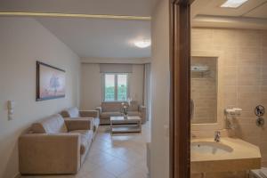Ванная комната в Molos Bay Hotel