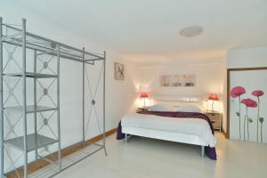Säng eller sängar i ett rum på Le Sillon - Appartement proche de la plage