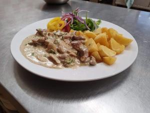 Jídlo v hotelu nebo okolí