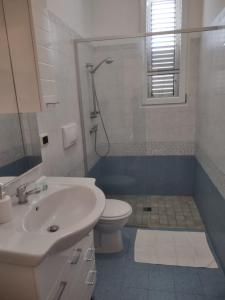 a bathroom with a sink and a toilet and a shower at Sal y Mar in Torre San Giovanni Ugento