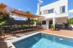 a villa with a swimming pool and a house at Beach Villa - 16min to Downtown - 30 PPL in Paço de Arcos