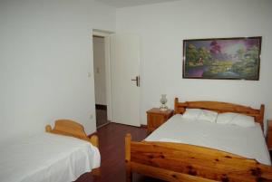 Postel nebo postele na pokoji v ubytování Vodice, apartmani Buntić