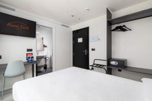 TV a/nebo společenská místnost v ubytování Arena Zone Hotel