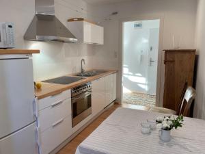 Kuchyň nebo kuchyňský kout v ubytování Apartament Przystań w Ustce - 120 m2 - 200 m od plaży Mickiewicza 2