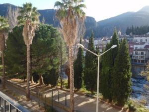 Fotografia z galérie ubytovania Charmant F2 avec balcon, ascenseur, et cuisine équipée, à 500m des thermes et proche du centre-ville - FR-1-703-115 v destinácii Amélie-les-Bains-Palalda + 3 fotografie