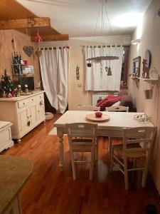 a kitchen with a table and a living room at Chalet Montana - Borgo Le stalle Lunghe in Prato Nevoso