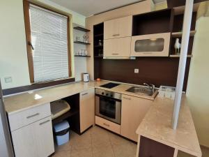 Kuchyňa alebo kuchynka v ubytovaní Black Sea Paradise, luxury apartments