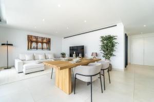 Et tv og/eller underholdning på HigueronRentals Majestic Alboran