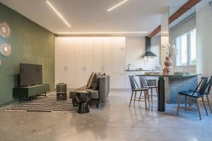 a kitchen and living room with a table and chairs at Balcon del Centro in Vigo