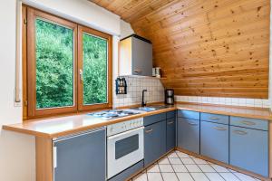 Kuchyň nebo kuchyňský kout v ubytování Ferienhaus Gießler