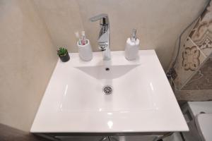 Bany a Jacuzzi Apartman De Lux - Cacak
