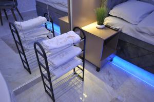 Llit o llits en una habitació de Jacuzzi Apartman De Lux - Cacak