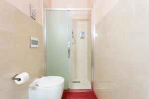 A bathroom at Mary's House