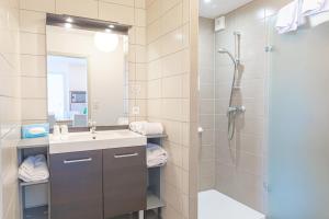 Et badeværelse på Appart' du Trident + 33 billeder