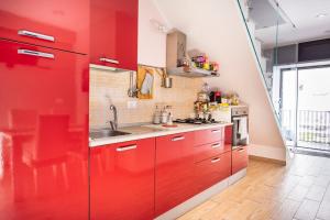 A kitchen or kitchenette at Mary's House