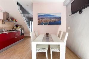 A kitchen or kitchenette at Mary's House