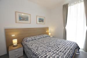 Letto o letti in una camera di Adamaina - Sea view apartment with private garage