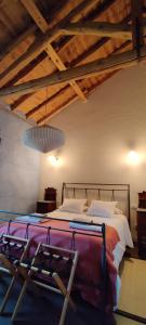 Ένα ή περισσότερα κρεβάτια σε δωμάτιο στο Viento de Ladera PISCINA NATURAL y JACUZZI EXT