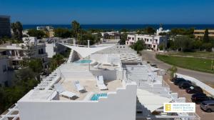 Výhled na bazén z ubytování Residence Costa Bianca nebo okolí