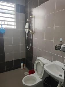 a bathroom with a toilet and a sink at Fong's Ipoh SImpang Pulai Homestay in Ipoh