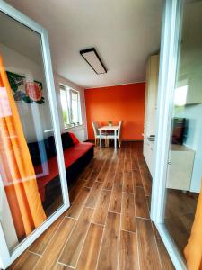 Telewizja i/lub zestaw kina domowego w obiekcie Apartament ORANGE Warmia Towers
